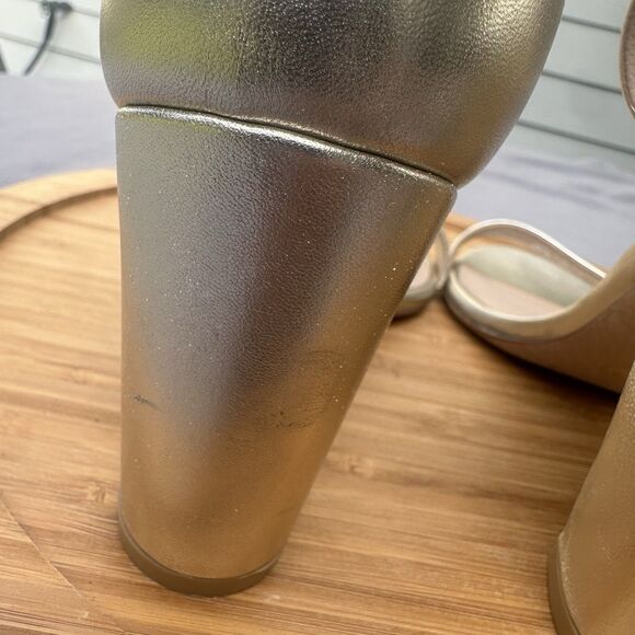 Stuart Weitzman Nearlynude Gem Buckle Sandal Block Heel Size 8.5 B Gold Formal - Picture 9 of 10